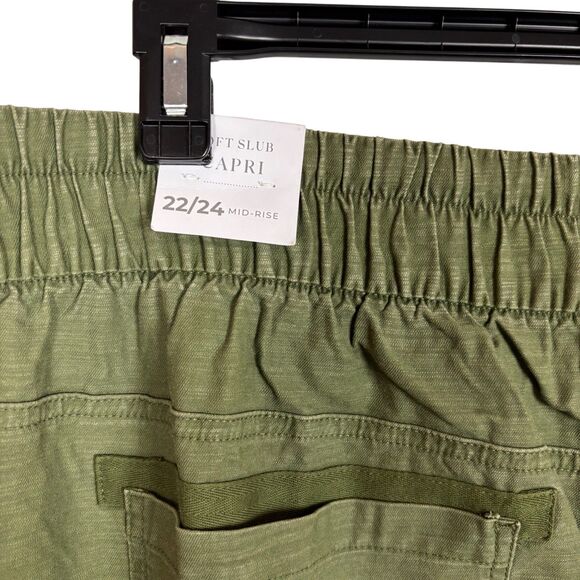 NWT Lane Bryant Green Soft Slub Capri Women's 22/24 Mid-Rise Plus Size - Picture 3 of 7